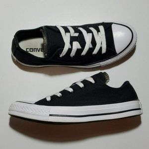 CONVERSE ALL-STAR LOWTOPS,  WOMANS SIZE 6 GUC